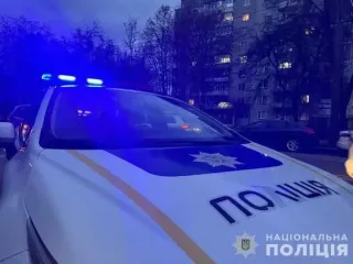 У київській лікарні ТЦК та поліція скрутили чоловіка - відео потрапило на камеру