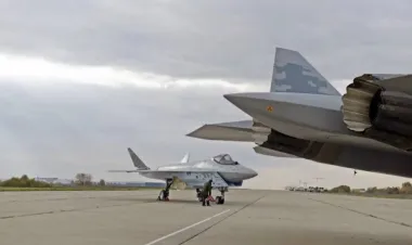 В сети появилось уникальное фото Су-75 Checkmate: почему "засветили" новейший истребитель РФ