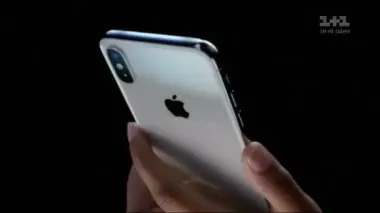 Мати трьох дітей померла від удару струмом, коли тримала в рука із iPhone