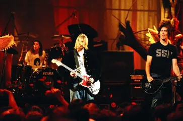 Младенец повзрослел: художник подал в суд на группу Nirvana за обложку альбома Nevermind с ребенком (фото)