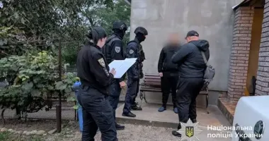 Поліція Прикарпаття викрила наркобізнес: двоє чоловіків вирощували коноплі, ще один продавав психотропи