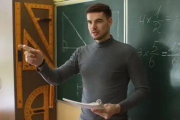 Зарплати вчителів хочуть підвищити: нардеп сказав, коли і на скільки