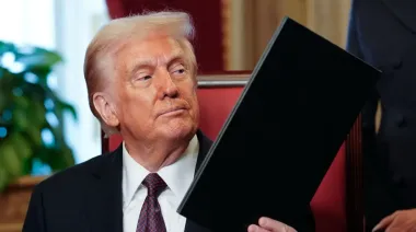 Трамп планирует рекордно сократить прием беженцев, отдавая предпочтение белым африканцам – NYT