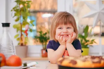 Українка показала фото садочка у Британії, в який ходить її донька: у мережі його обізвали сараєм