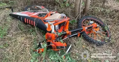 На Полтавщині мотоцикл вилетів із дороги та врізався в дерево: водій загинув