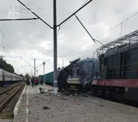 Мать и трое ее детей пострадали после удара ВС РФ по поезду в Шостке, детали