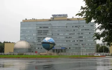 Палає вже втретє за рік: ключовий російський НПЗ допомогли уразити повстанці