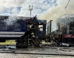 Терористичний удар по цивільних у Шостці: пошкоджено вокзал, немає світла, газу та води