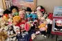"Очень по ним скучала": женщина бросила жениха ради жизни с 38 куклами