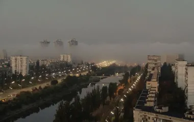Щільний туман накрив Київ: що радять водіям і коли він розсіється