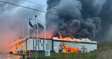 У Львові через ворожий обстріл спалахнула пожежа в індустріальному парку Sparrow