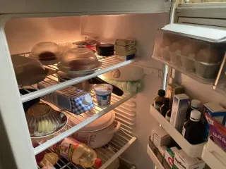 Ви зберігаєте продукти неправильно: що має лежати внизу, а що нагорі у холодильнику