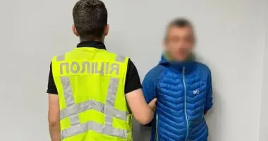 Семь лет за грабеж в Киеве: нападающий отобрал телефон у прохожего