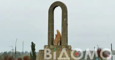 У Кривому Розі ремонтують пам'ятники, але радянська символіка досі на місці