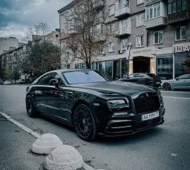 В Киеве заметили раритетный спортивный Rolls-Royce со стильным тюнингом (фото)