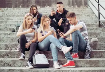 Позитивніші, ніж батьки: в Україні порахували, скільки школярів задоволені своїм життям