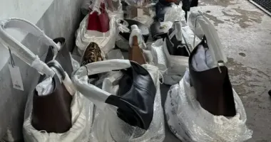 На Львовщине таможенники изъяли брендовые вещи и косметику более чем на миллион гривен