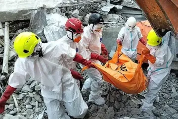 Майже 70 загиблих: школа обвалилася і поховала під собою десятки дітей