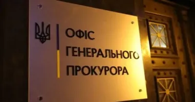 Бил и унижал: отчима на Киевщине подозревают в доведении падчерицы до самоубийства