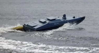 Украинские БПЛА на оптоволокне начали взлетать с морских дронов: почему это важно (фото)
