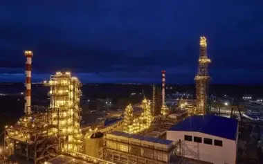 Drone attack on Tyumen Oil Refinery damages water supply system and distillation column – Russian media