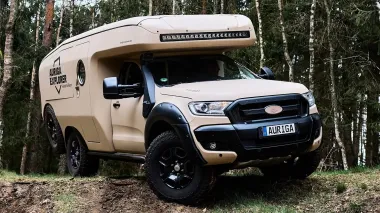 Недорогой пикап Ford превратили в брутальный автодом для бездорожья (видео)