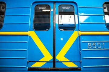 На одной из станций метро Киева из вагонов высадили пассажиров: что произошло