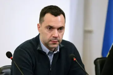 "Нарушил ценз оседлости": эксперт дала ответ, сможет ли Арестович баллотироваться на выборах в Украине