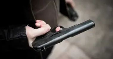 У Запоріжжі підлітки погрожували розстріляти пенсіонерок