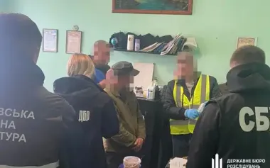 In Mykolaiv region, State Bureau of Investigation exposed prison employee who was working as "drug courier". PHOTOS