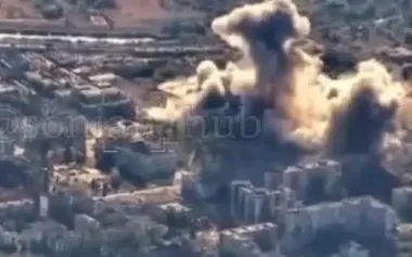 Ukrainian Su-27 destroys occupiers’ command post in Bakhmut with high-precision GBU-62 bomb. VIDEO