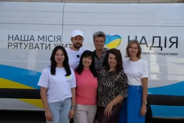 Музыка, которая объединяет сердца : Евгений Хмара и фонд «Надежда» поддерживают медиков и защитников Украины