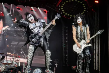Потерял сознание за рулем: фронтмен группы Kiss попал в ДТП