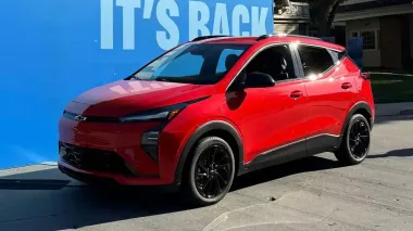 Дешевле Nissan Leaf: новый Chevrolet Bolt 2026 показали до презентации (фото, видео)