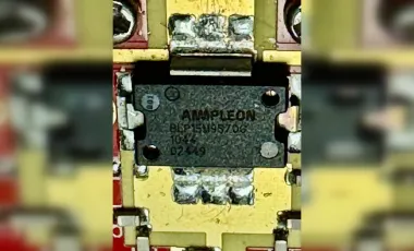 Эксперт распилил модем "Шахеда" за 7 тысяч долларов: что там внутри (фото)