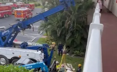 В США спасли почти 300-килограммового мужчину: пришлось привлекать кран (фото)