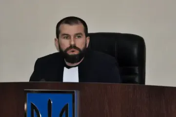 Суддя Михайло Юшков має квартиру від "регіонала" та тещу-росіянку
