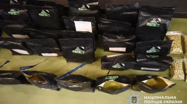 Викрили синдикат, який збував по Україні новий наркотик "кратом", популярний серед молоді
