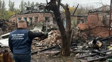 В Донецкой области 11 человек ранены и 1 погиб от обстрелов РФ, в Херсоне вражеский дрон убил коммунальщика