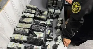 Українку затримали на кордоні з майже $1 млн під капотом авто