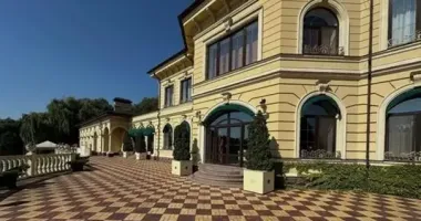 "Золотые ворота": в Конча-Заспе продают дом Гладковского за $4 миллиона