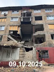В Киеве обрушилось перекрытие дома после российской атаки: в КГГА объяснили почему