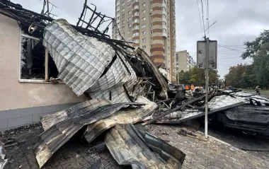 З’явилися фото наслідків атаки РФ на Бровари: зруйновано міні-маркет і будинки