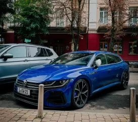 Семейная ракета: в Киеве засветился редкий заряженный Volkswagen на "бляхах" (фото)