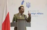 Сікорський прибув з візитом в Україну