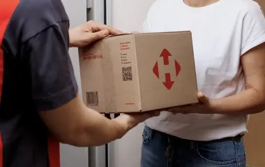 "Нова пошта" попередила про можливі затримки через нічну атаку: що радять українцям