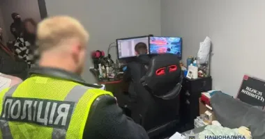 Півмільйона гривень з рахунків померлих: поліцейські Київщини повідомили про підозру працівниці банку