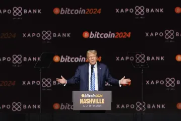 "Рекордные ликвидации": одно заявление Трампа обвалило криптовалютный рынок, — Bloomberg