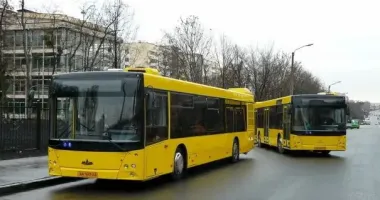 Киев возвращается к привычному ритму: транспорт возобновил работу после атаки