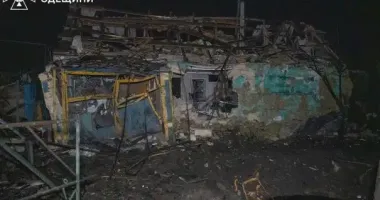 Росія атакувала Одесу БпЛА: рятувальники показали руйнування та наслідки